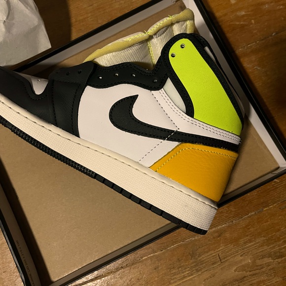 air Jordan 1 - Picture 2 of 3